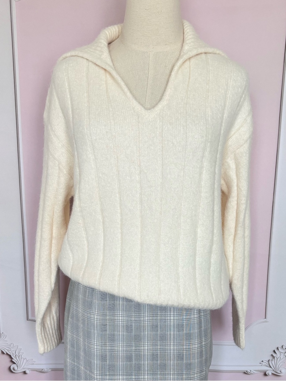 KENNETH COLE Long Sleeve V-Neck Wide Rib Oyster Polo Sweater--NWT--S